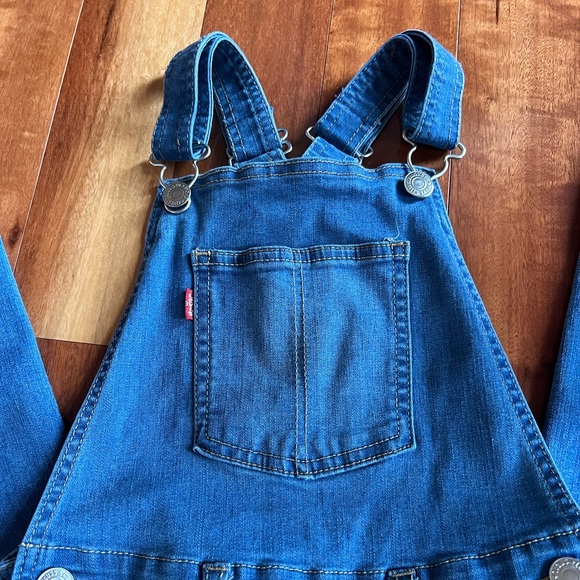 Girl’s Denim Levi’s Overalls - Picture 2 of 8